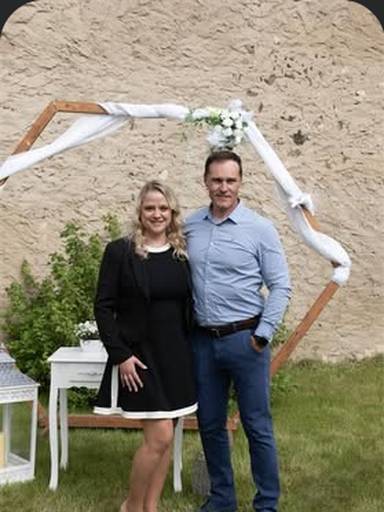 Členka skupiny v kusu od FashionUS