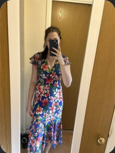 Členka skupiny v kusu od FashionUS